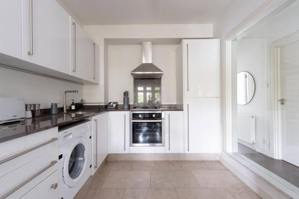 2 Bedroom Modern Urban Sanctuary 1Cc - Cherrydeal Londra Exterior foto