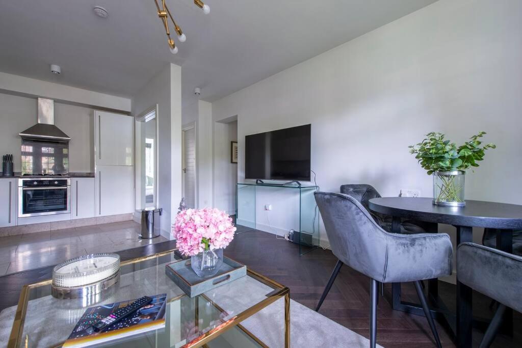 2 Bedroom Modern Urban Sanctuary 1Cc - Cherrydeal Londra Exterior foto