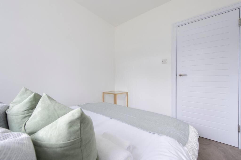 2 Bedroom Modern Urban Sanctuary 1Cc - Cherrydeal Londra Exterior foto