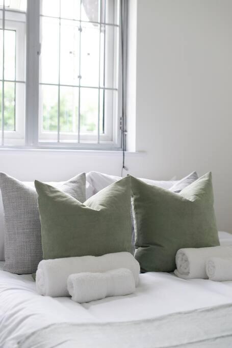 2 Bedroom Modern Urban Sanctuary 1Cc - Cherrydeal Londra Exterior foto